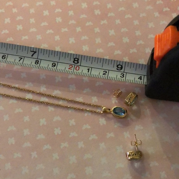 Blue topaz set in yellow gold: necklace and earrings - Picture 7 of 9